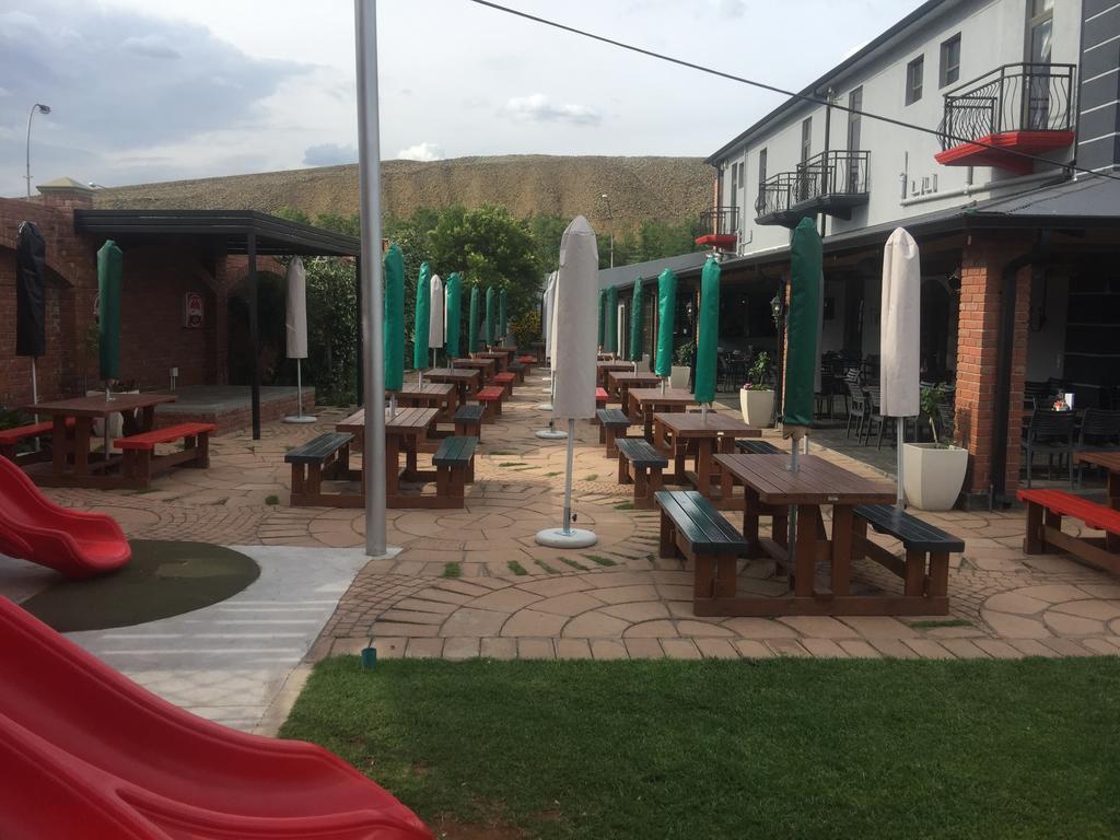 Picanha Grill Guest House & Events Venue Nigel Extérieur photo